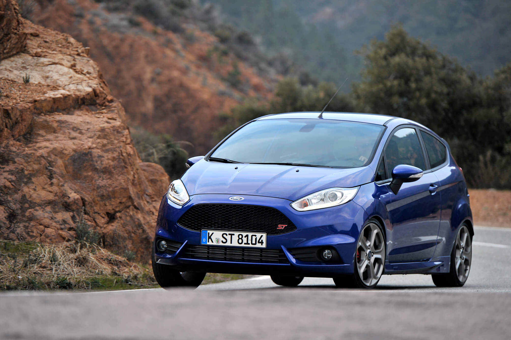 Ford Fiesta ST a curvar vista dianteira