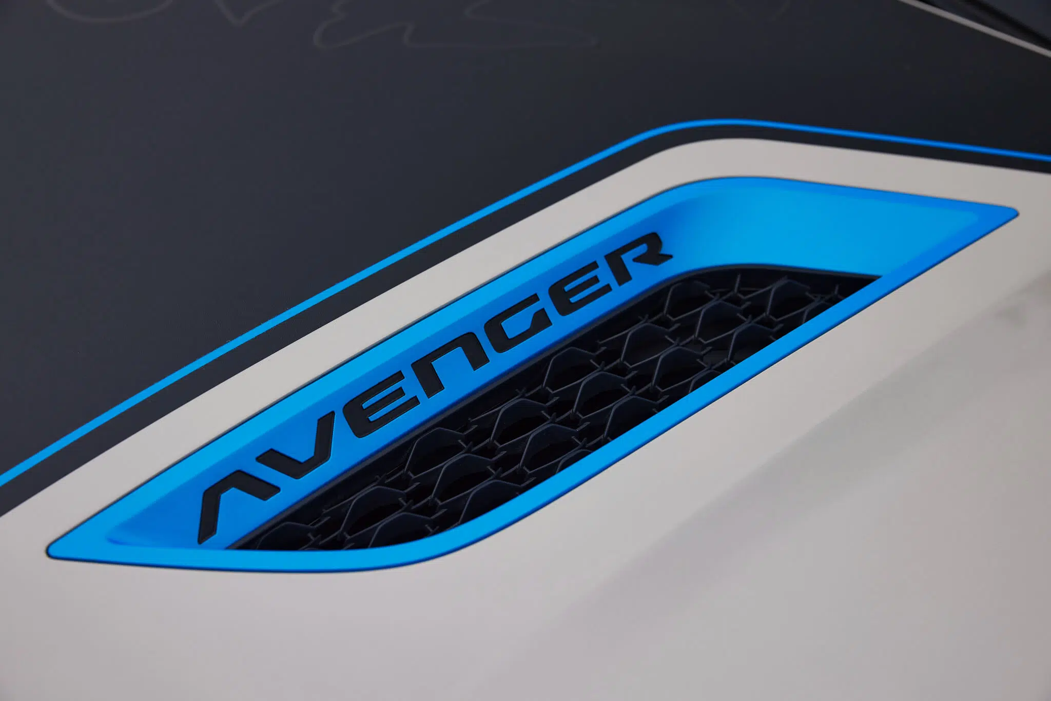 Jeep Avenger 4x4 Concept detalhe capô