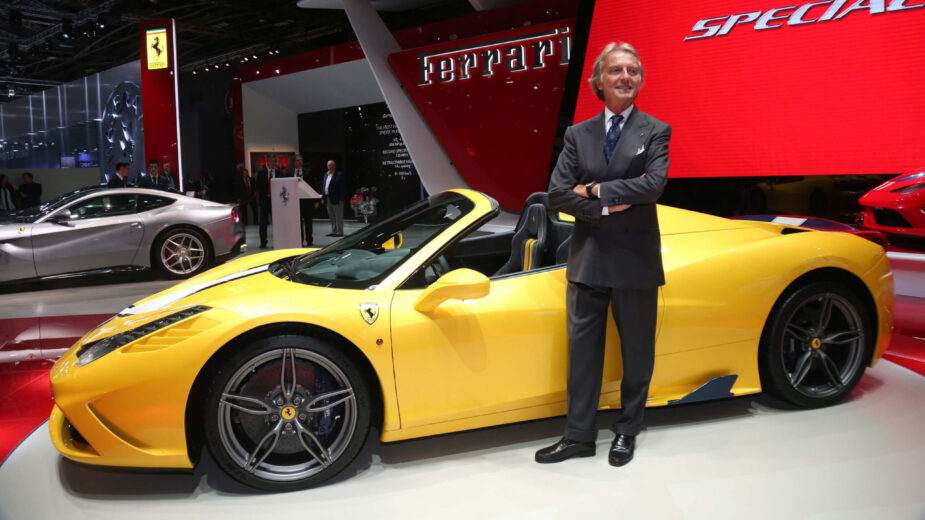 Luca di Montezemolo ao lado do Ferrari 458