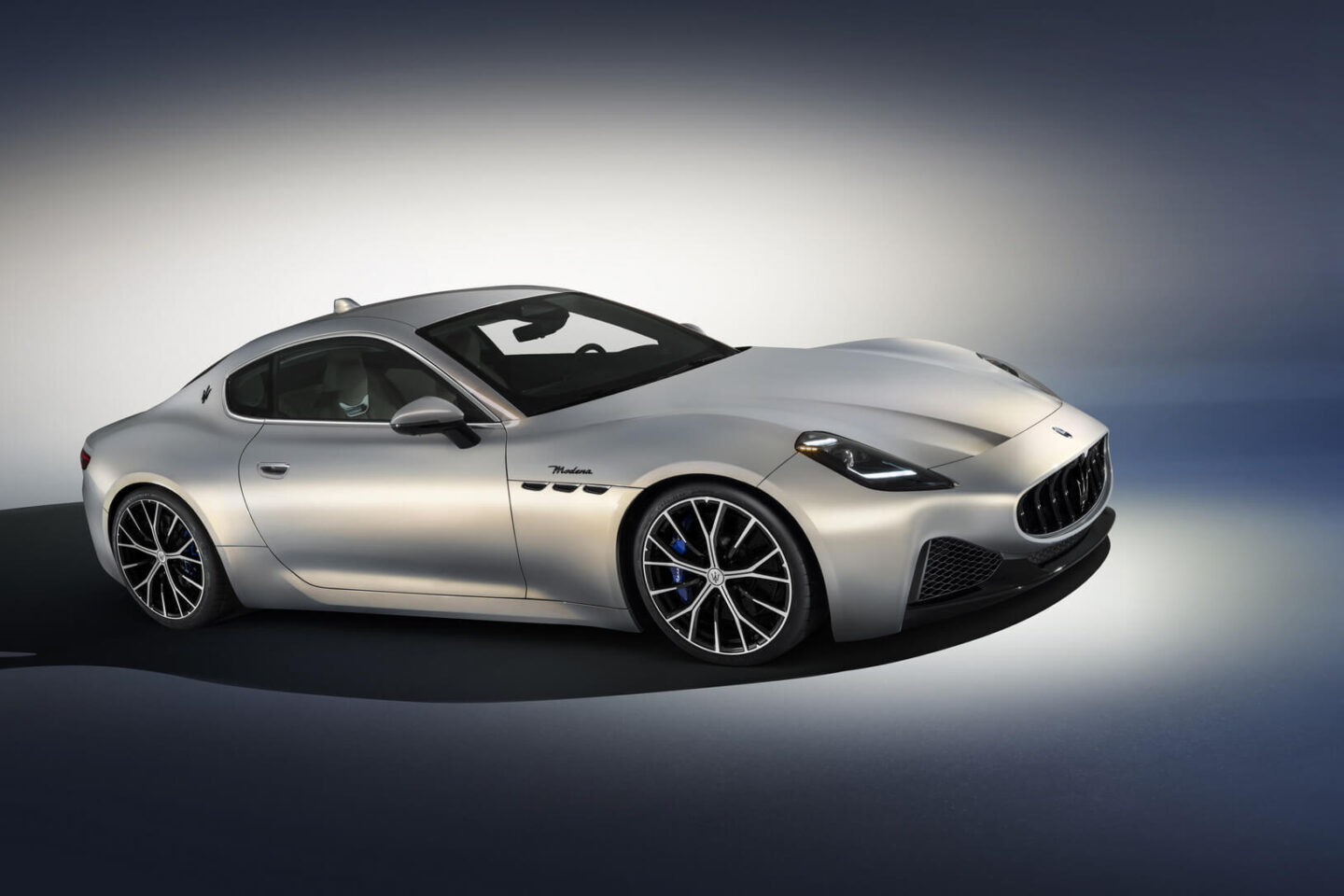 Maserati GranTurismo Modena vista dianteira 3/4