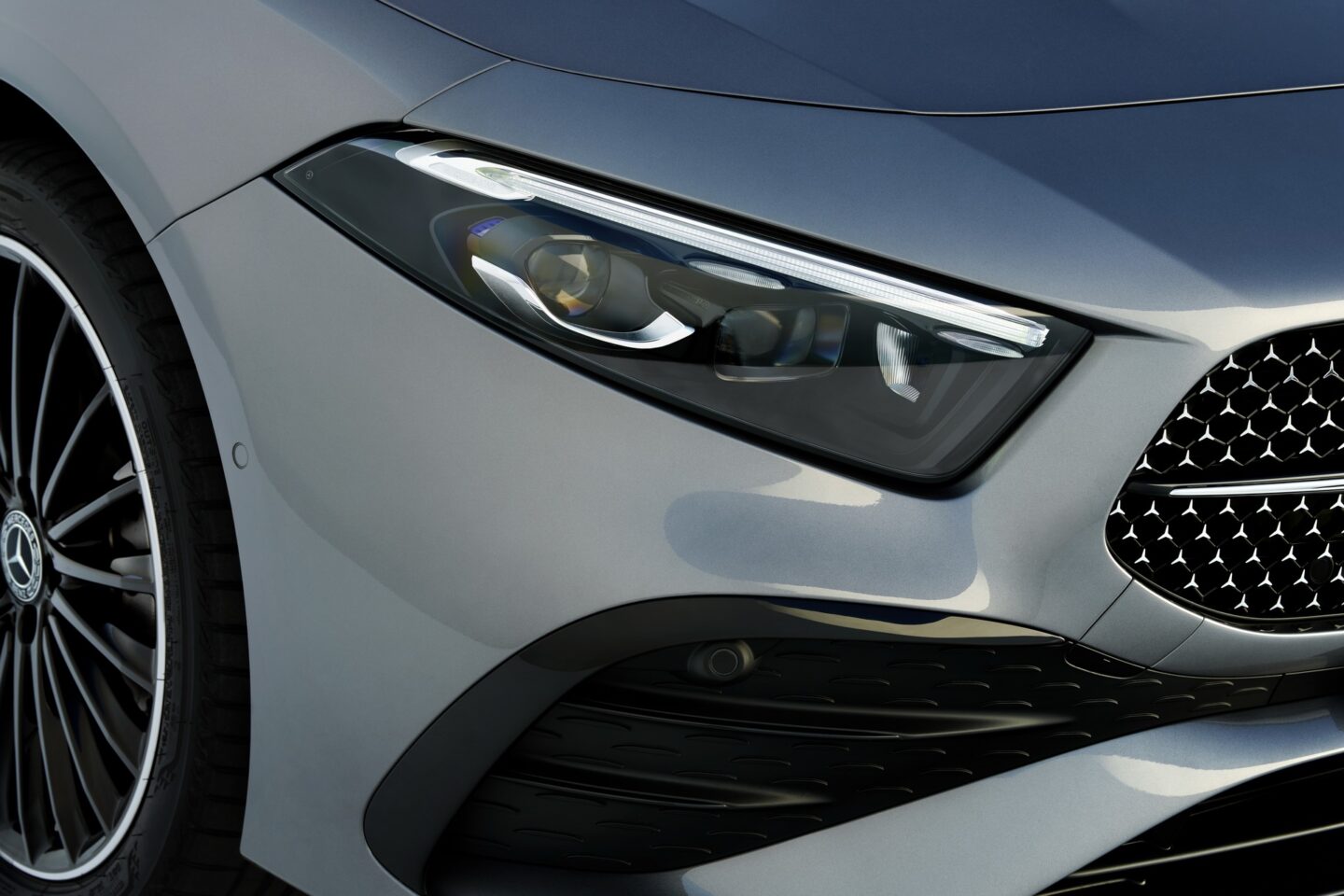 Mercedes-Benz Classe A detalhe farol dianteiro