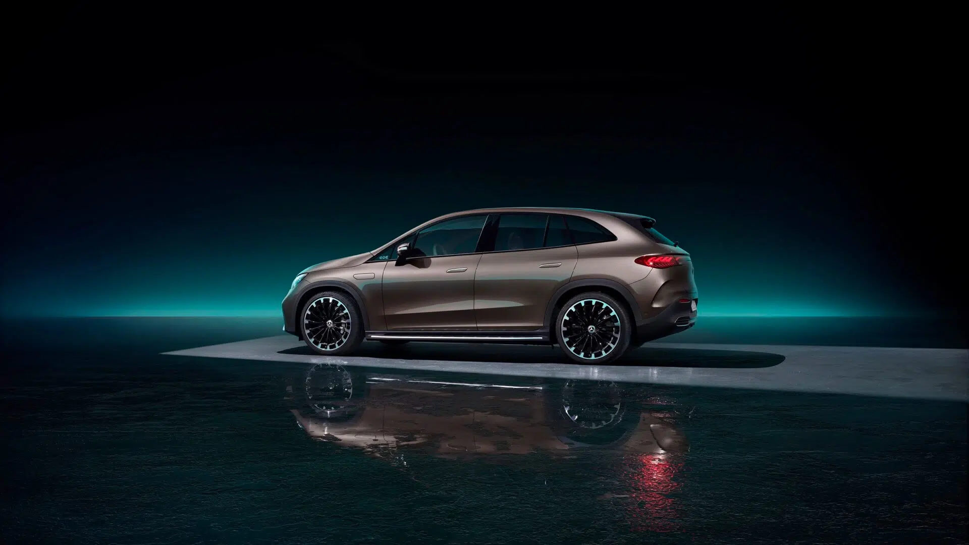 Mercedes-Benz EQE SUV vista lateral