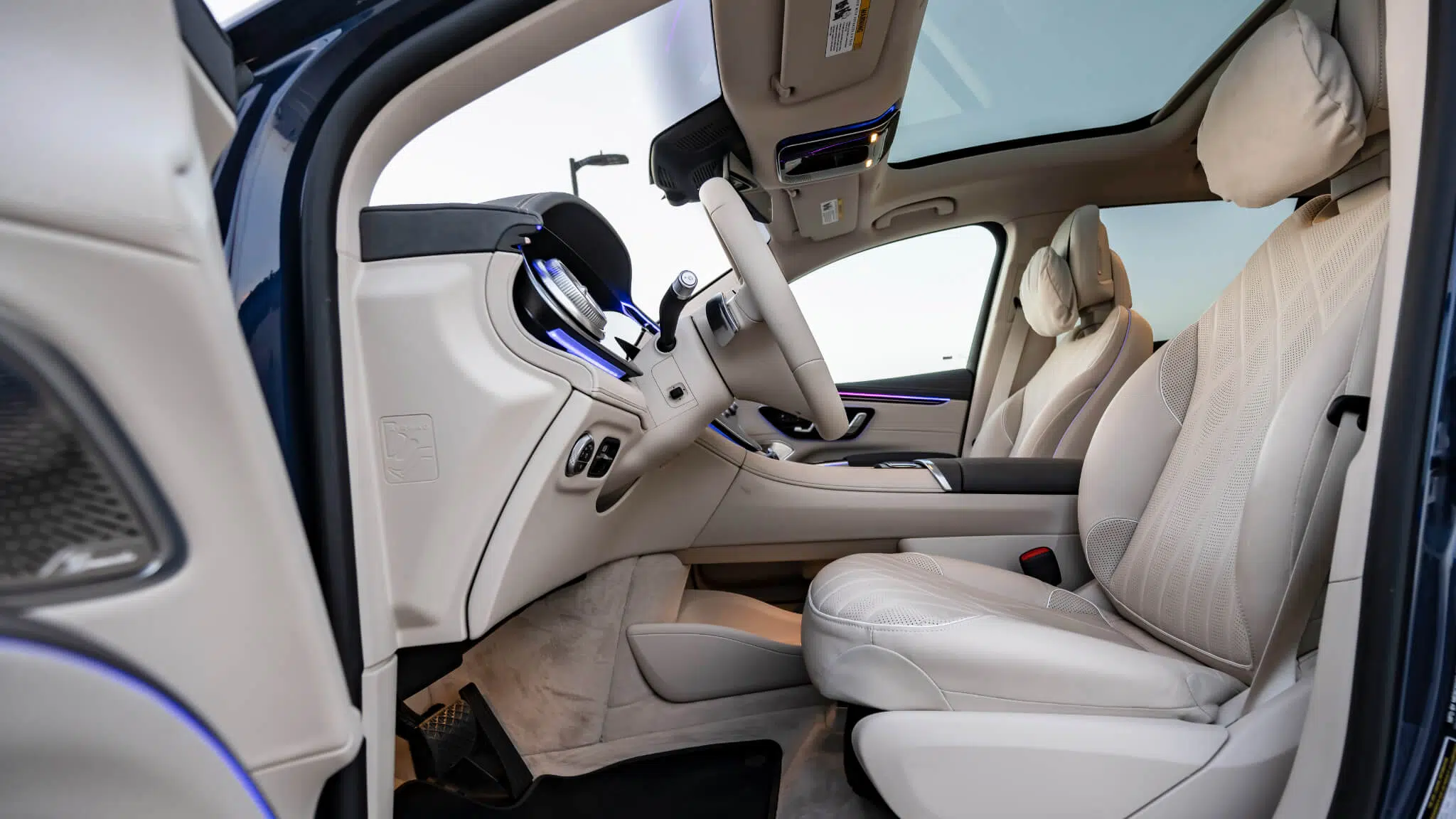 Mercedes-Benz EQS SUV bancos dianteiros