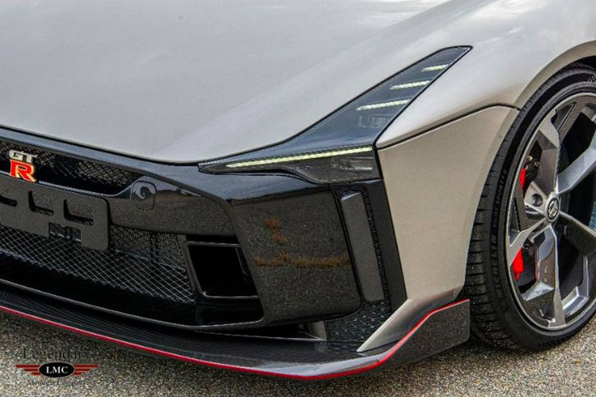 Nissan GT-R50 by Italdesign detalhe farol dianteiro