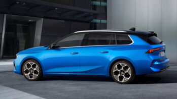Opel Astra Sports Tourer de perfil