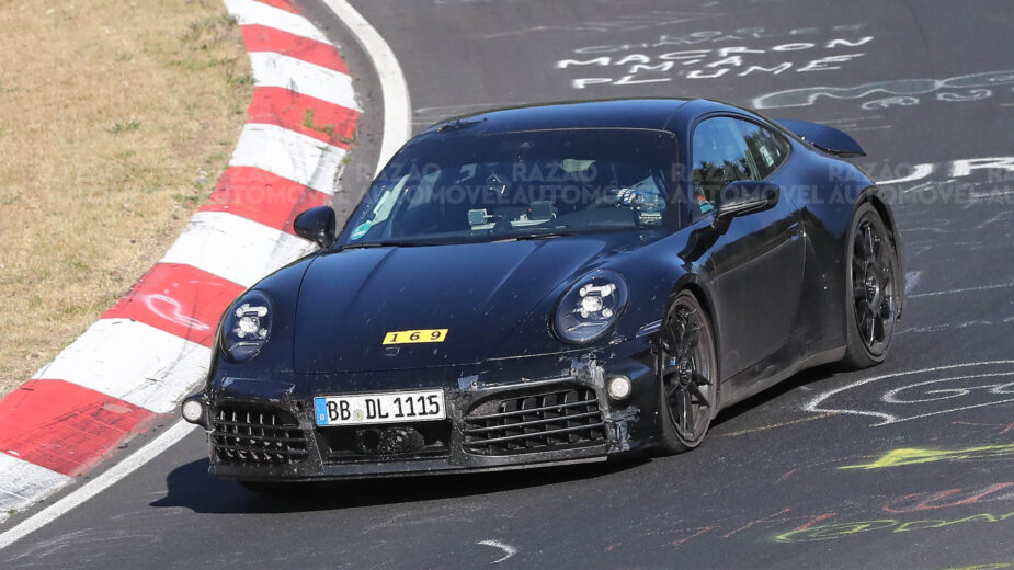 Porsche 911 GTS híbrido fotos-espia vista dianteira 3/4