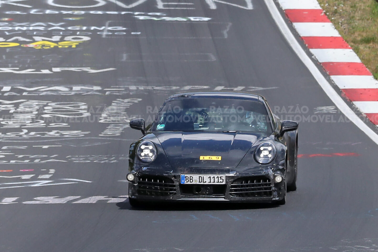 Porsche 911 GTS hibrido fotos-espia vista dianteira
