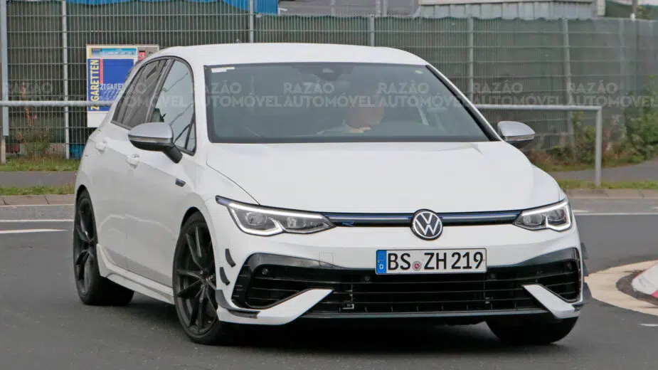 Volkswagen Golf R vista dianteira 3/4