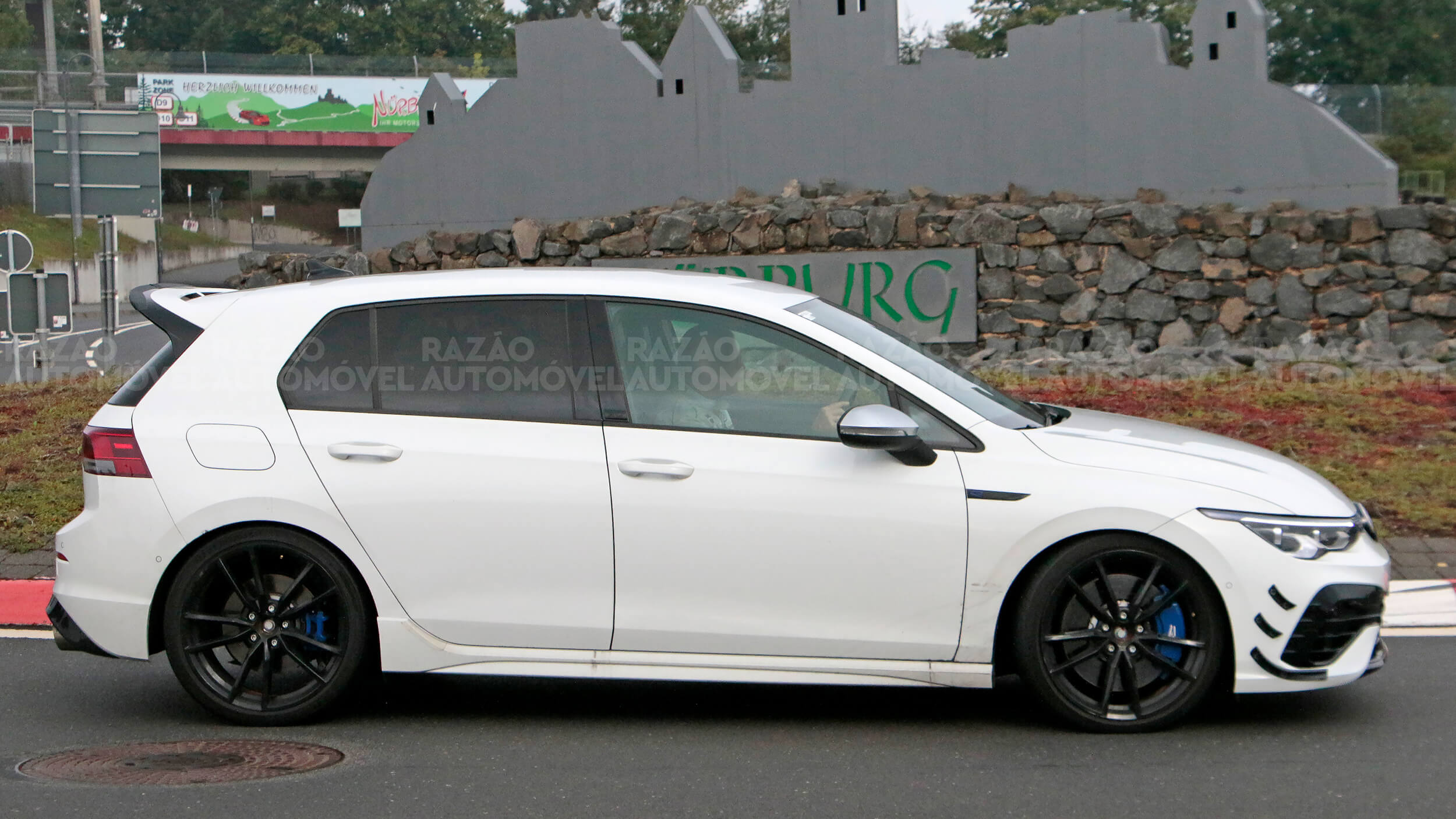 Protótipo Volkswagen Golf R vista lateral