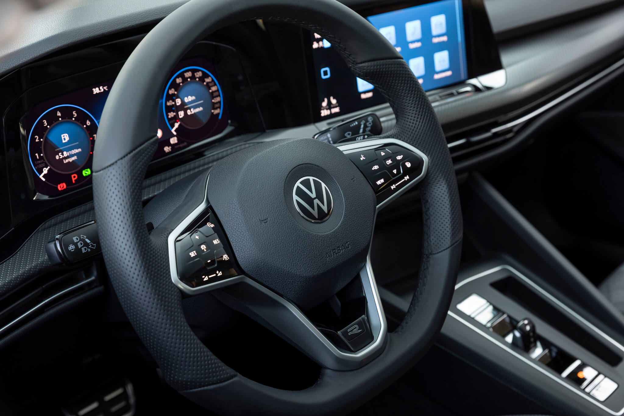 Volkswagen Golf R interior pormenor volante