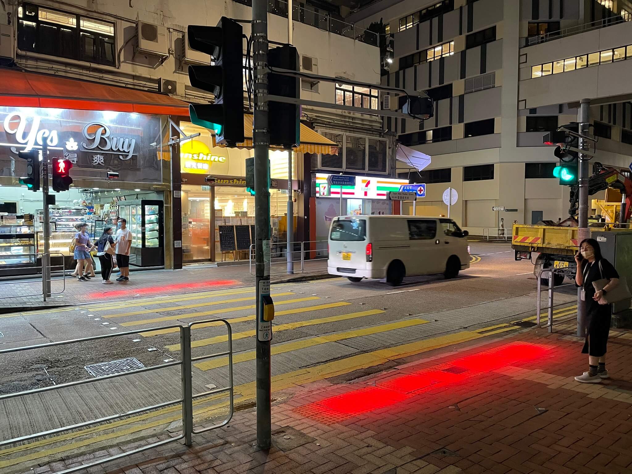 Passadeira com iluminaçõa luminosa em Hong Kong