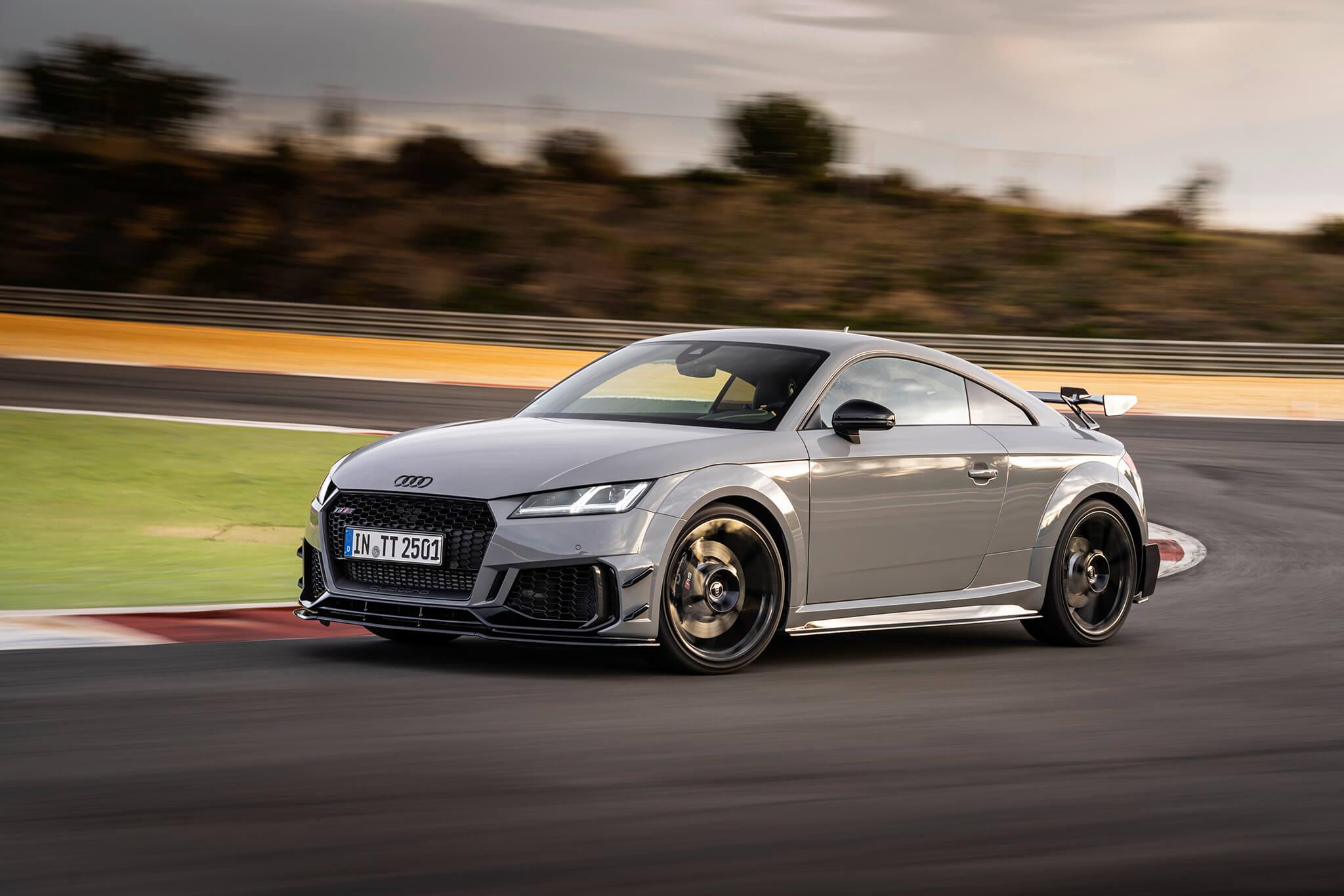 Audi TT iconic RS em circuito