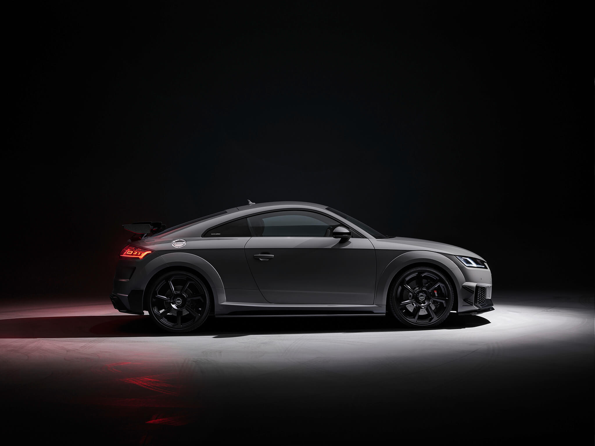 Audi TT RS Coupe iconic edition perfil