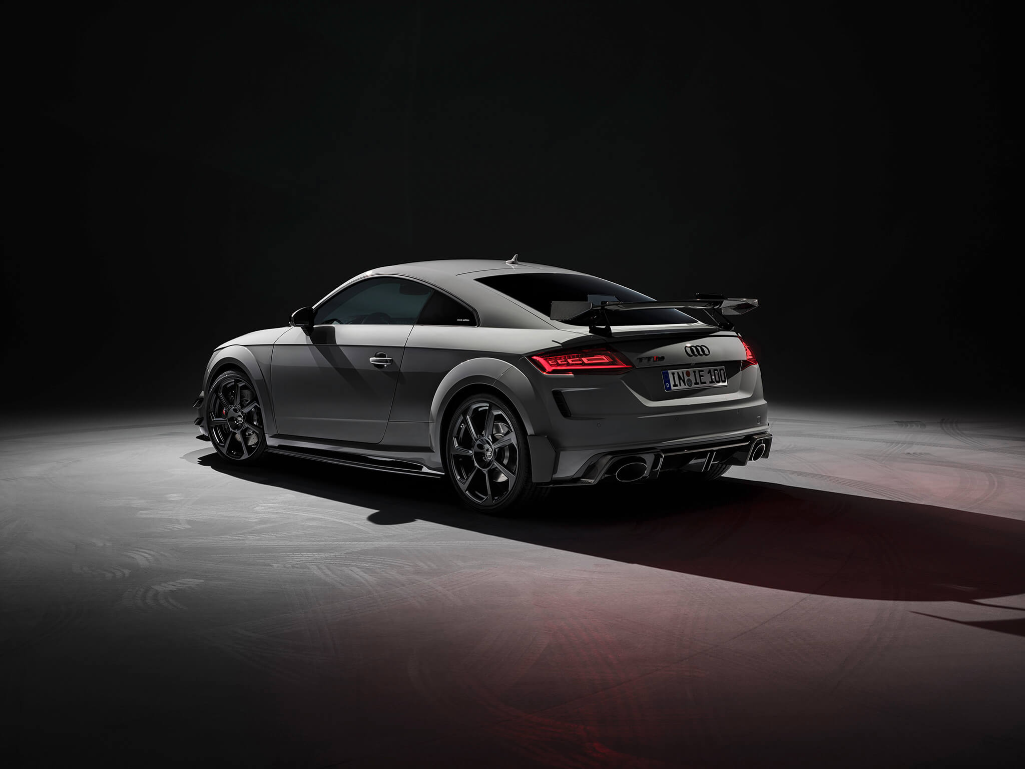 Audi TT RS Coupe iconic edition traseira 3/4