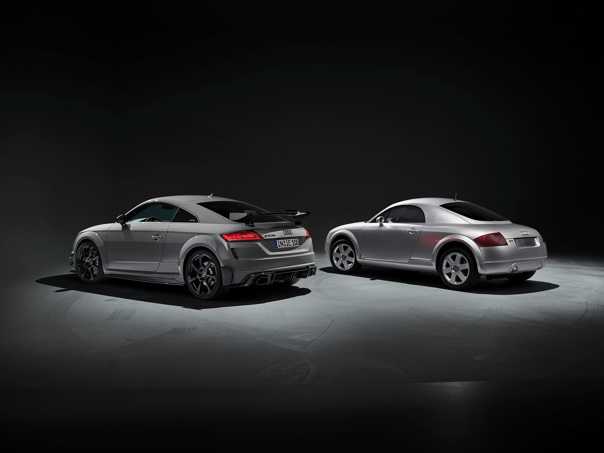 Audi TT RS Coupe iconic edition com Audi TT Concept original