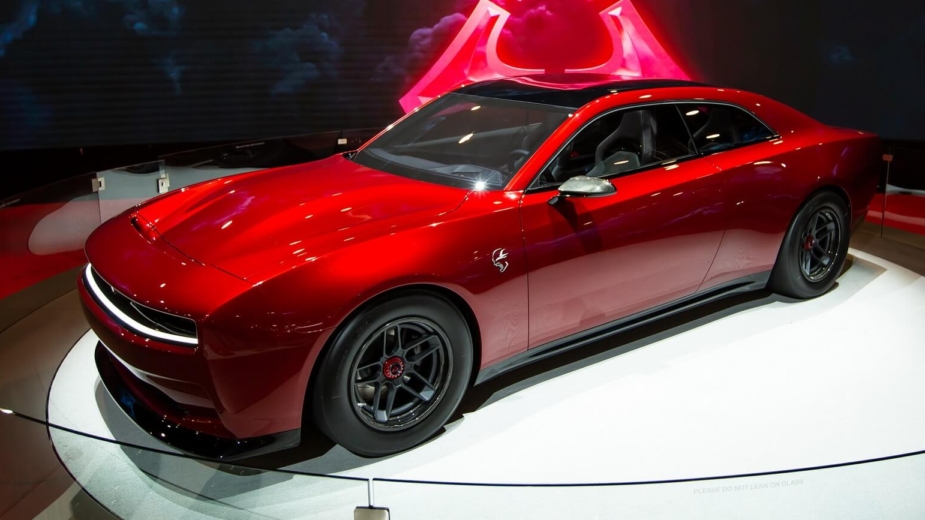 Dodge Charger Daytona SRT vista dianteira 3/4