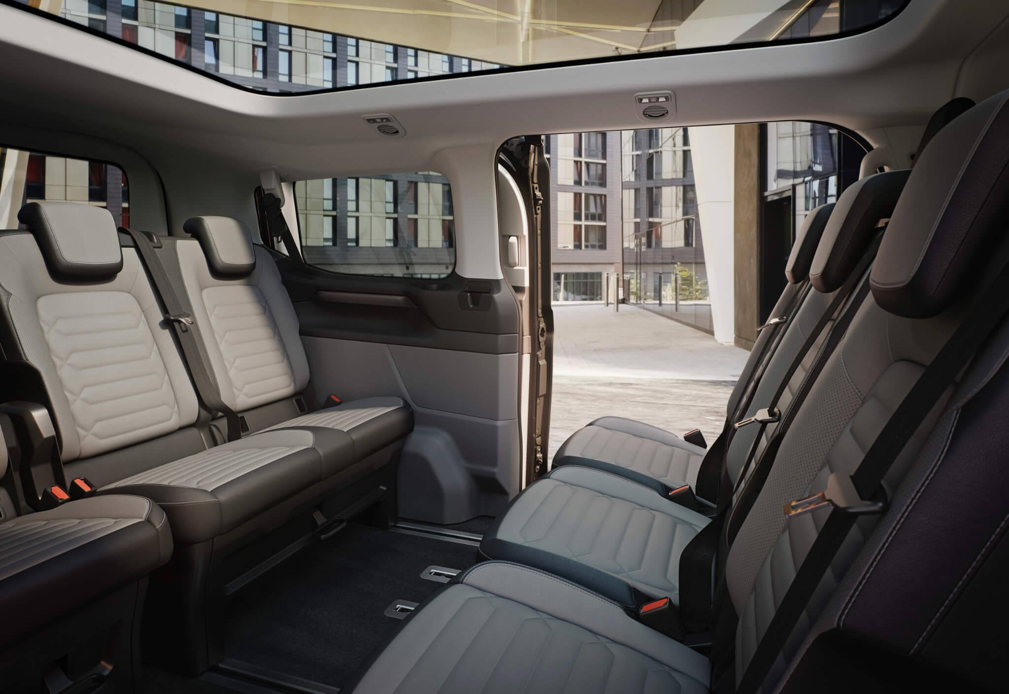 Ford E-Tourneo Custom interior