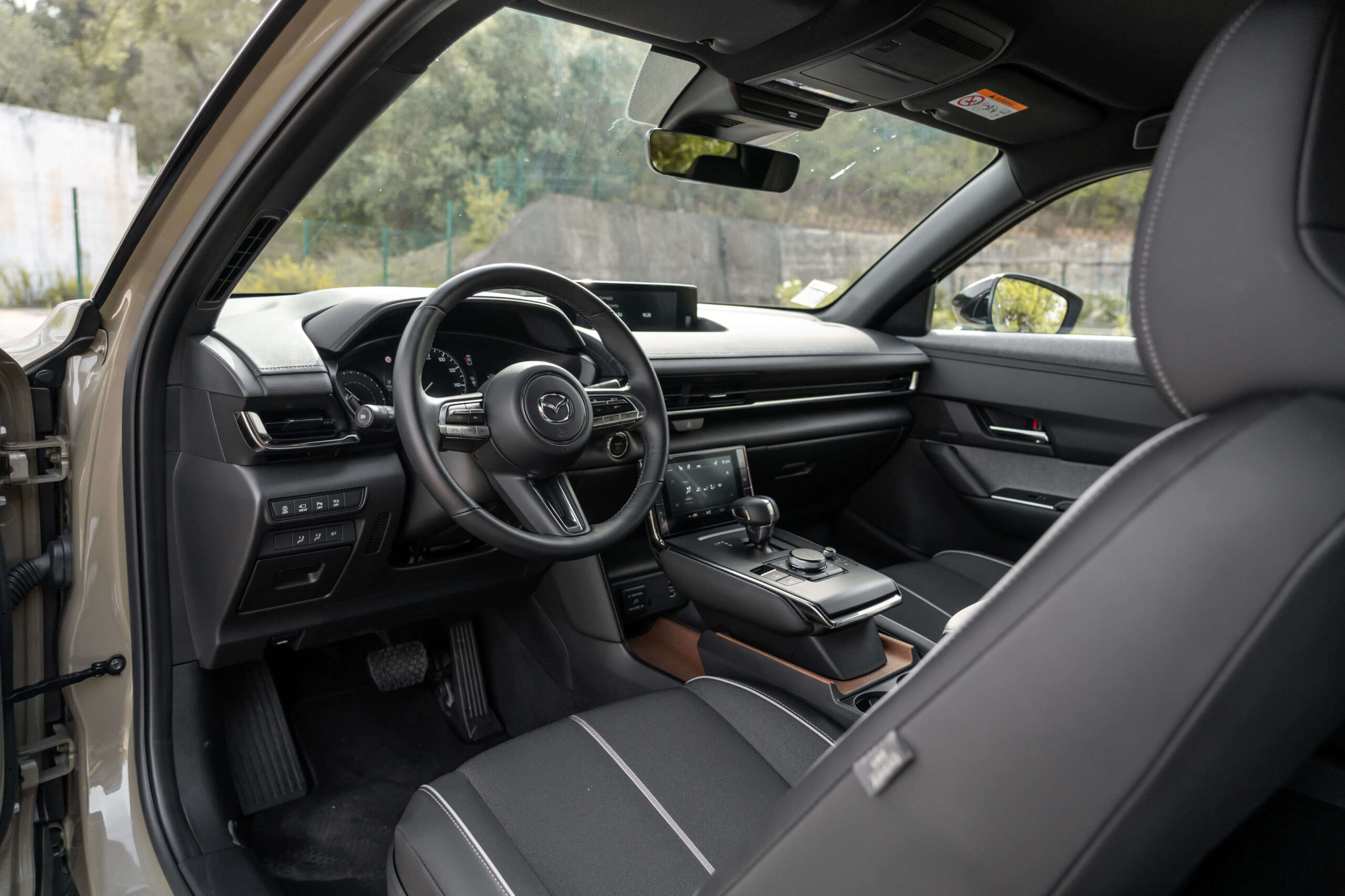 Mazda MX-30 vista geral interior