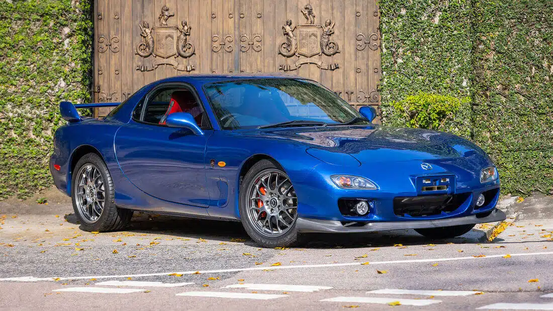 Mazda RX-7 vista dianteira 3/4