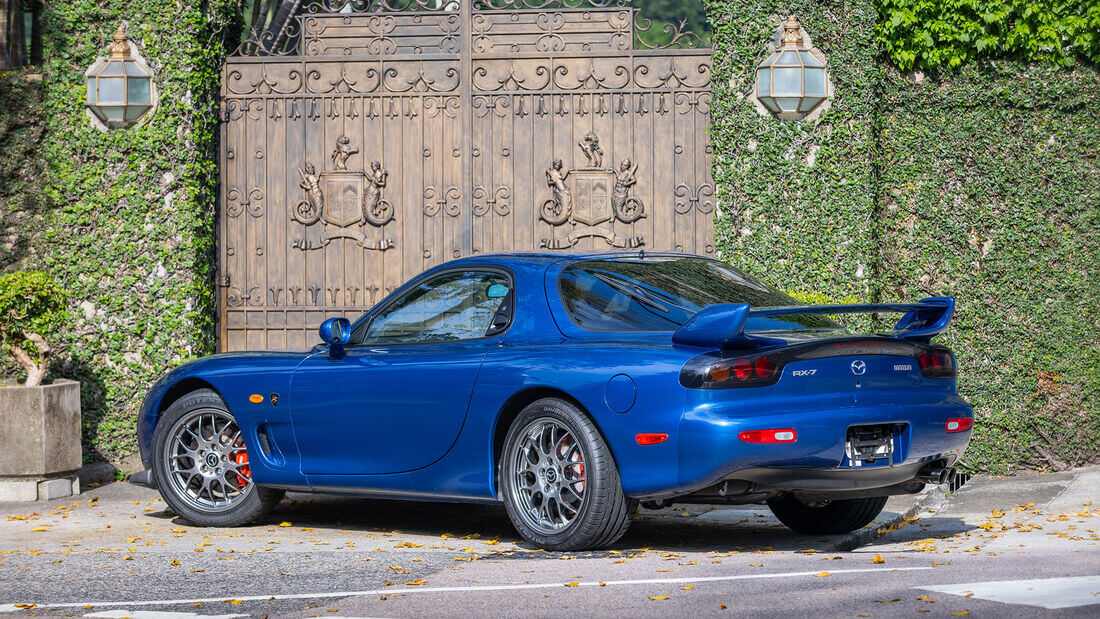 Mazda RX-7 vista traseira 3/4