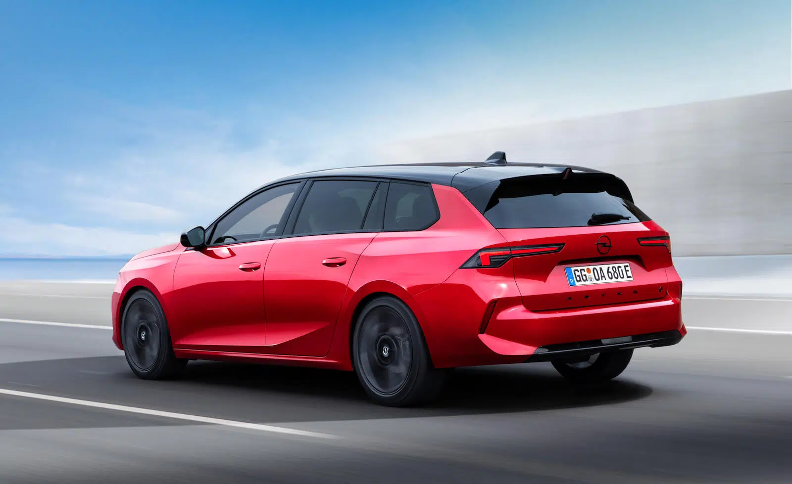 Opel Astra Sports Tourer Electric chega a Portugal. Todos os preços