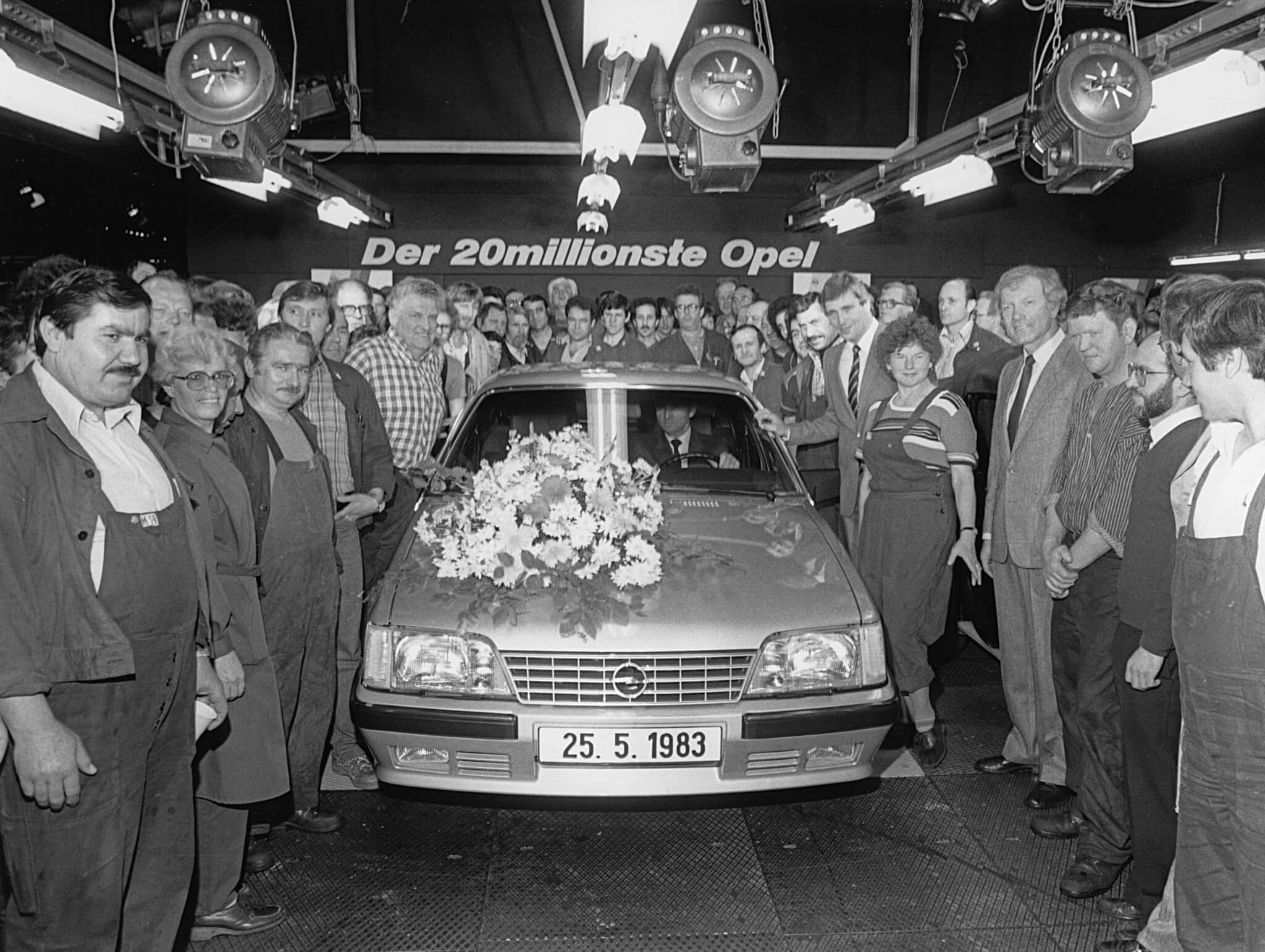 Opel Senator na linha de produção vista dianteira