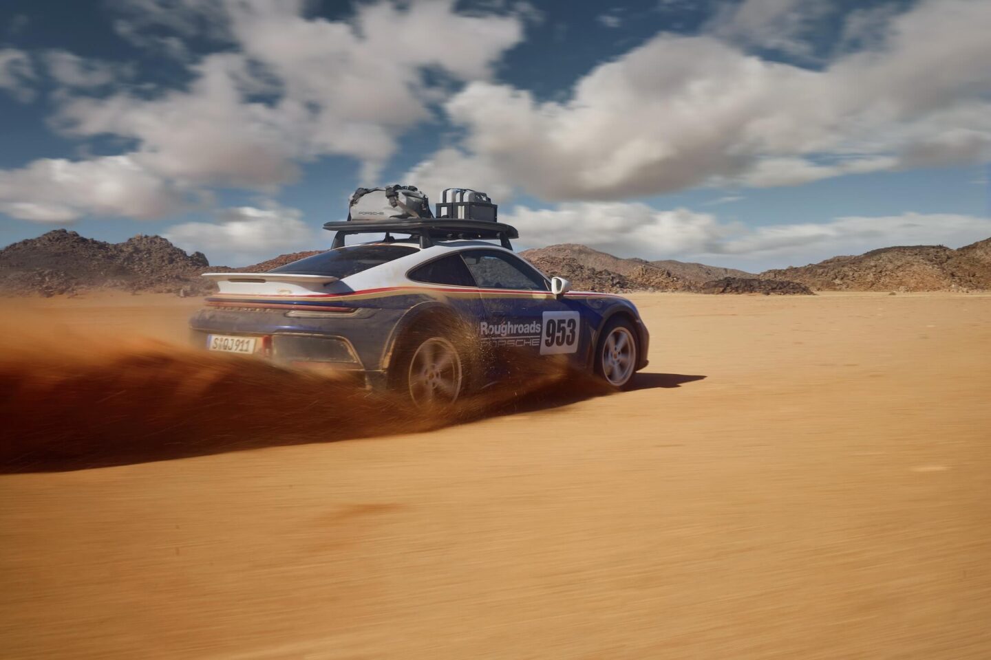 Porsche 911 Dakar traseira, areia