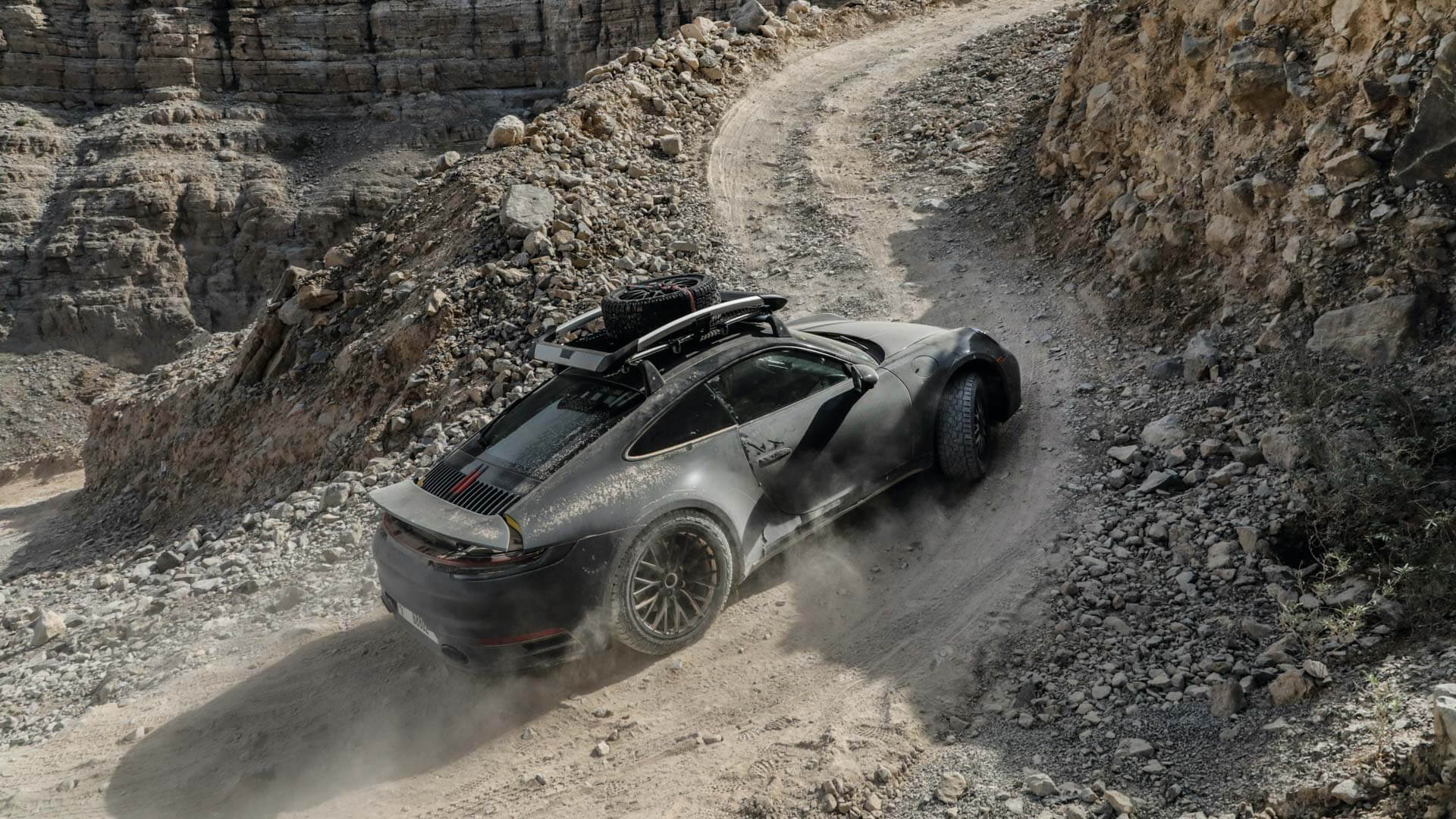 Porsche 911 Dakar fora de estrada vista traseira