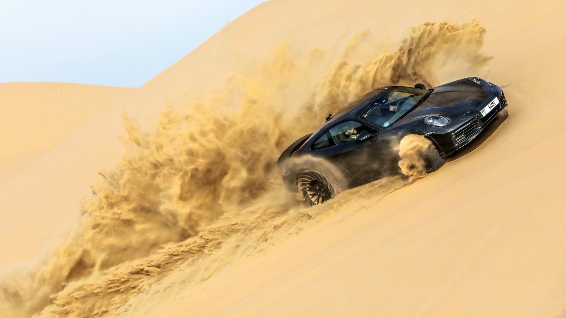 Porsche 911 Dakar numa duna