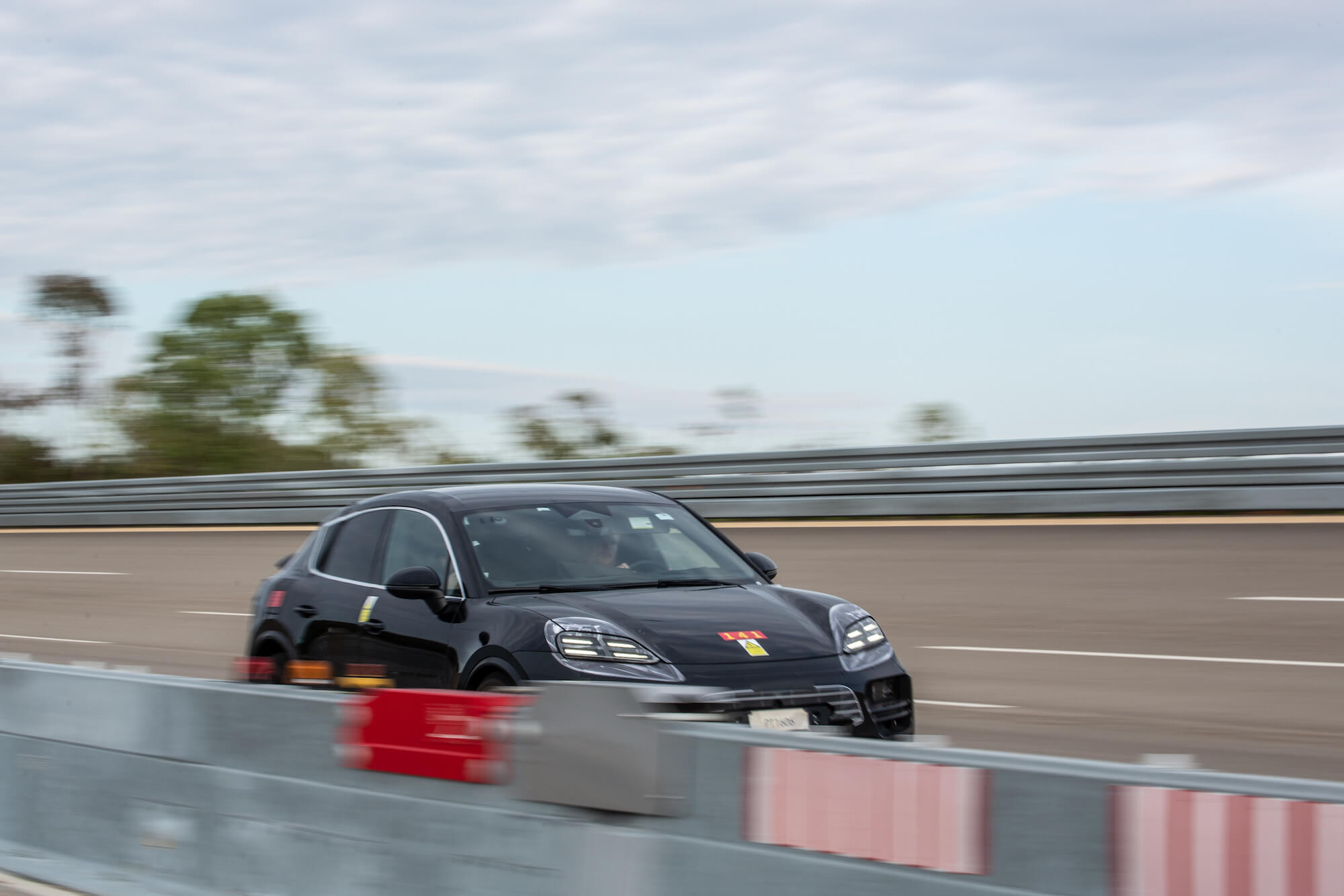 Testes Porsche Macan elétrico 4