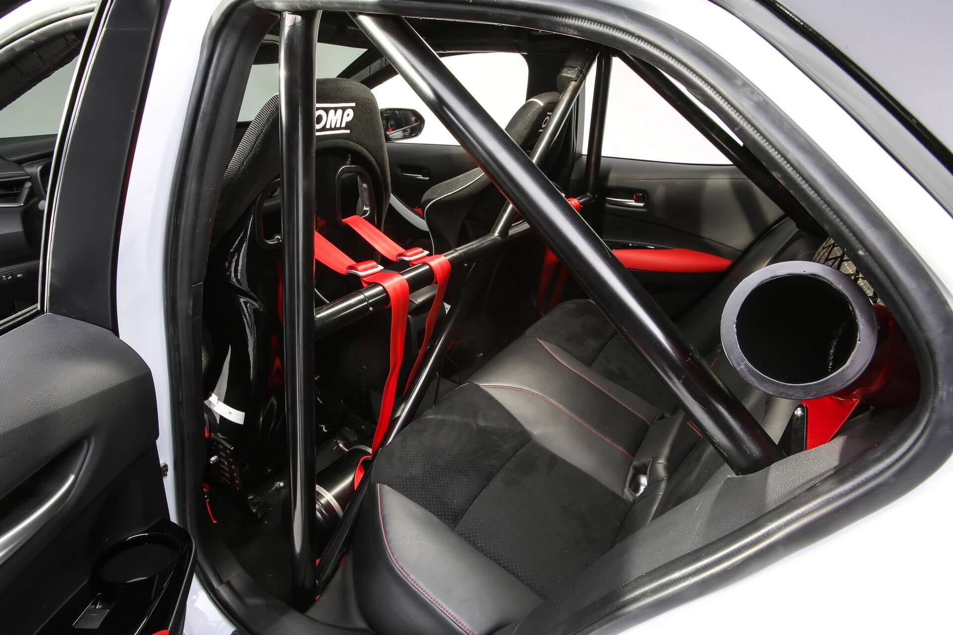 Toyota GR Corolla Rally Concept pormenor bancos traseiros