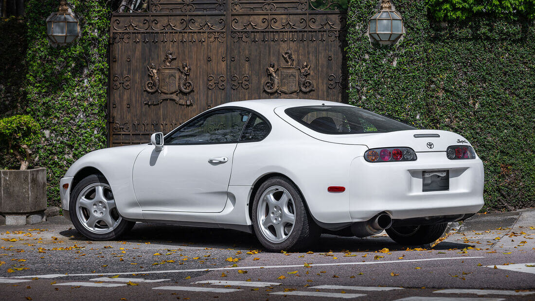 Toyota Supra vista traseira 3/4