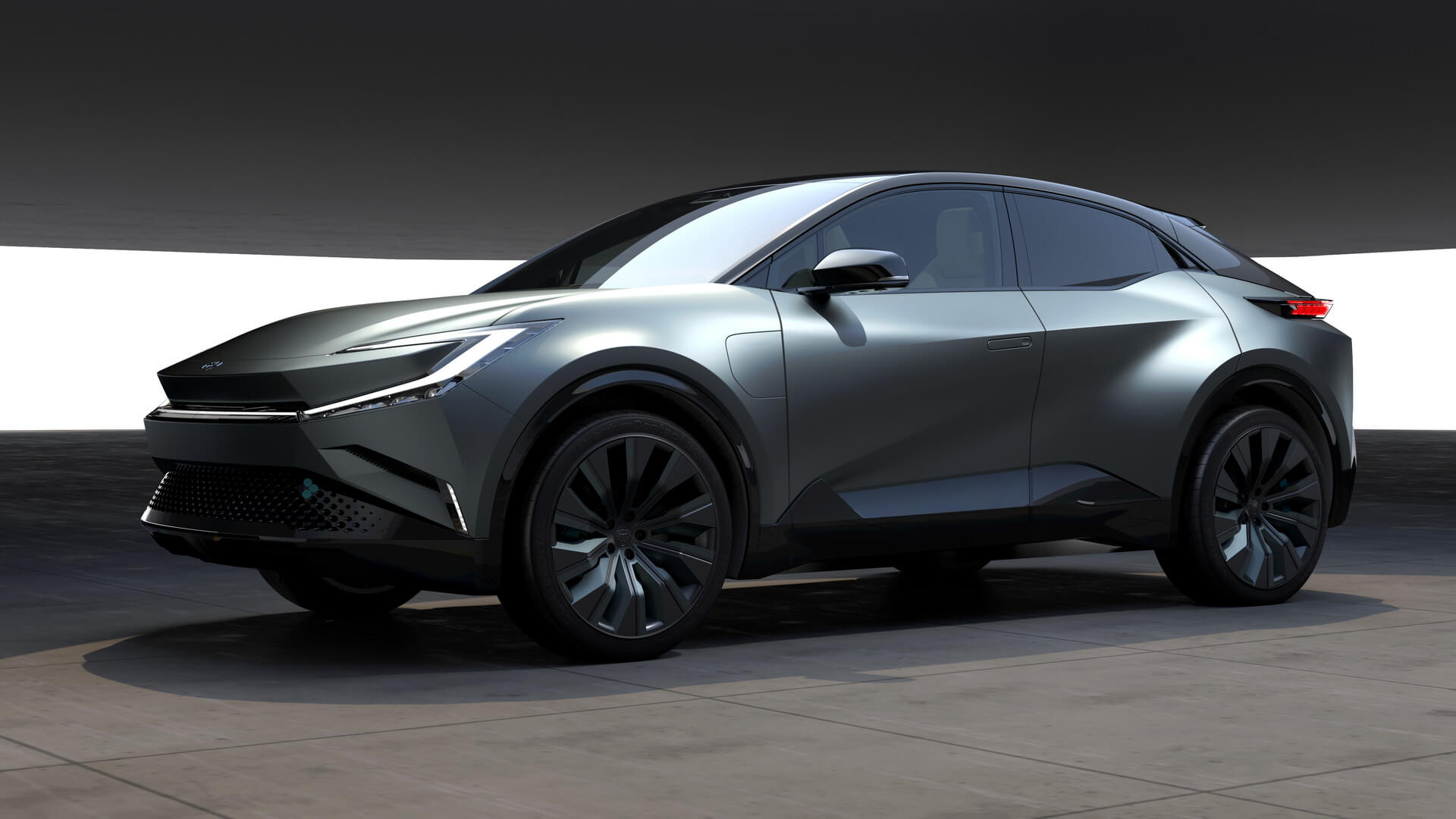 Toyota bZ Compact SUV, frente 3/4