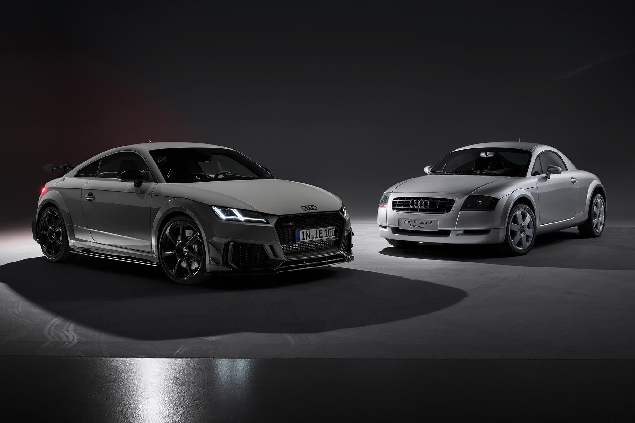 Audi TT RS Coupe iconic edition com Audi TT Concept original