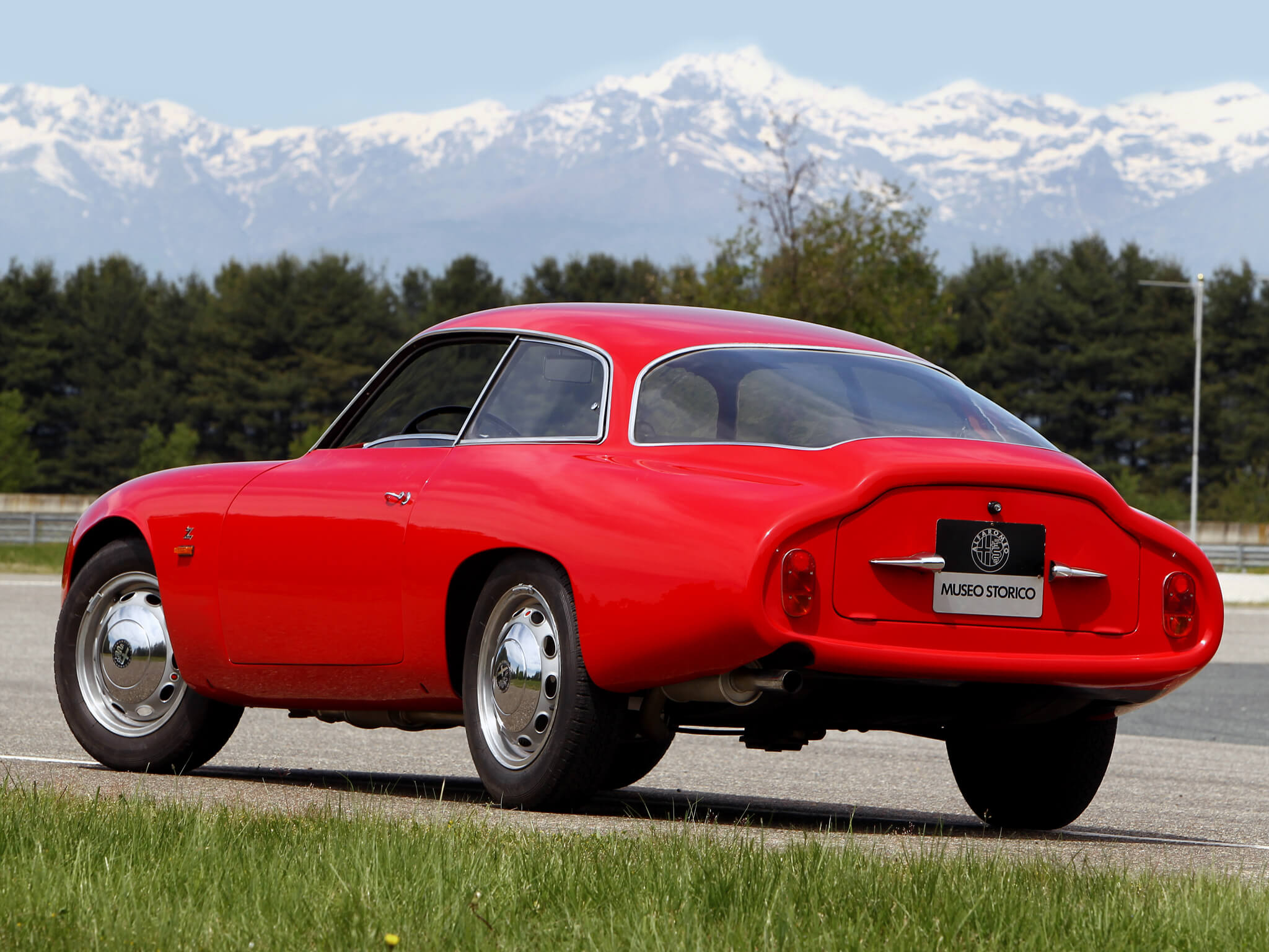 Alfa Romeo Giulietta SZ Codatronca vista traseira 3/4