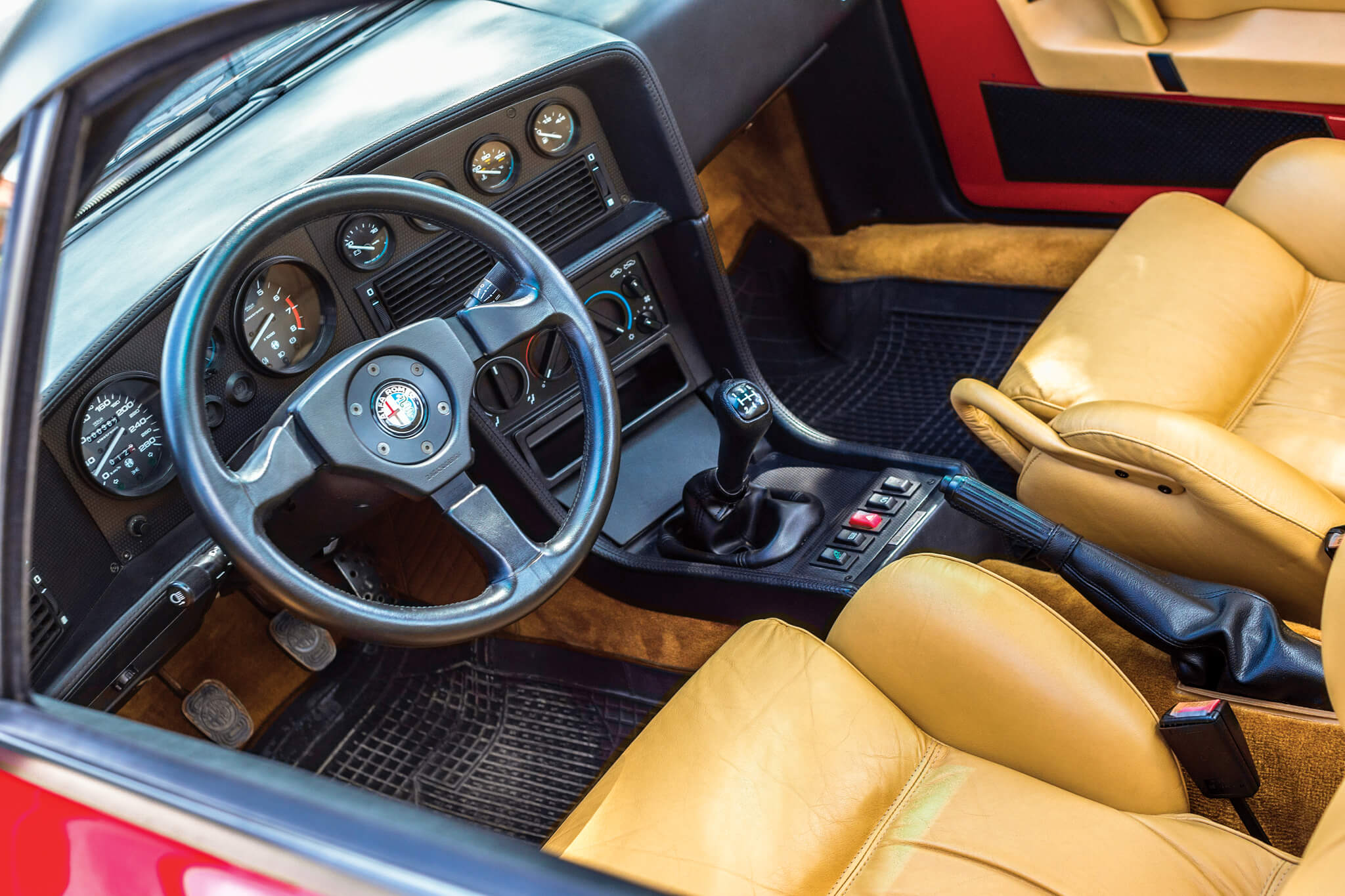 Alfa Romeo SZ interior