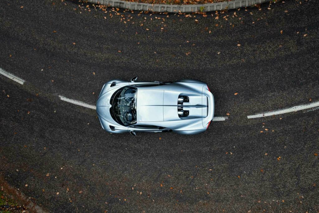 Bugatti Chiron Perfilée vista cima
