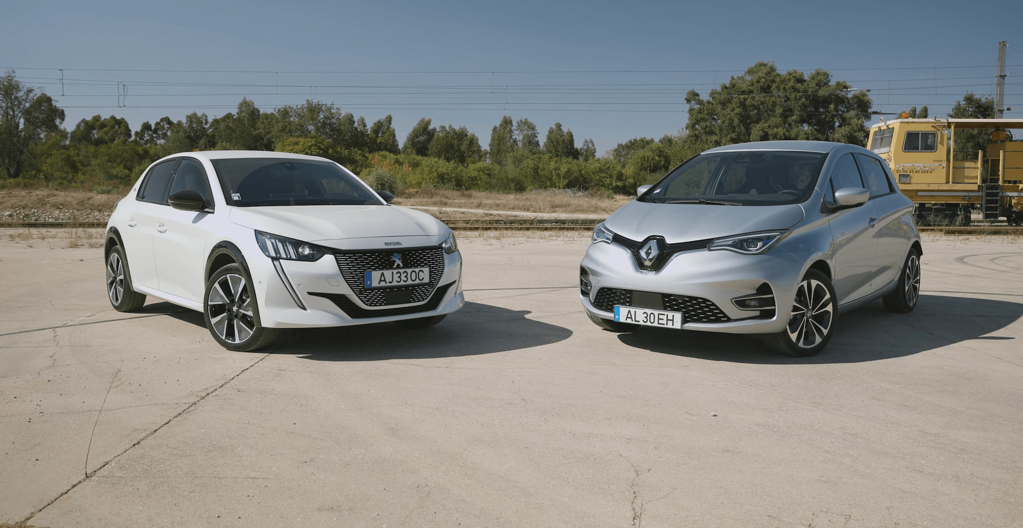 Comparativo Peugeot e-208 e Renault Zoe