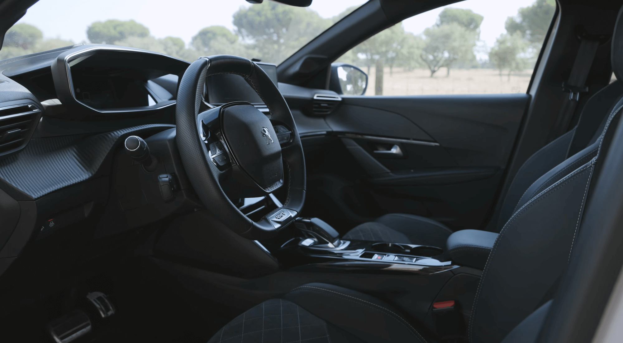 Peugeot e-208 interior