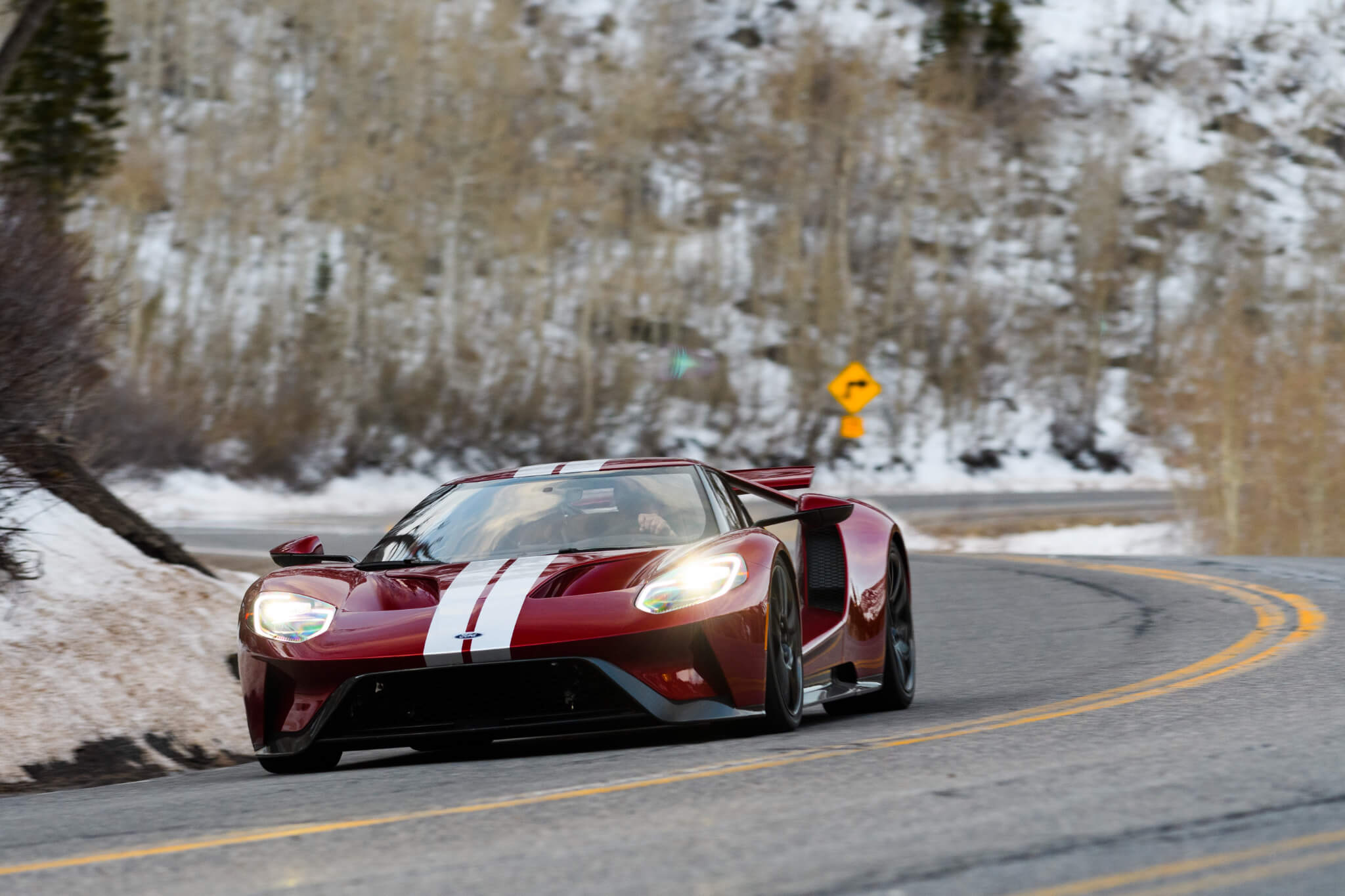 Ford GT na estrada, frente