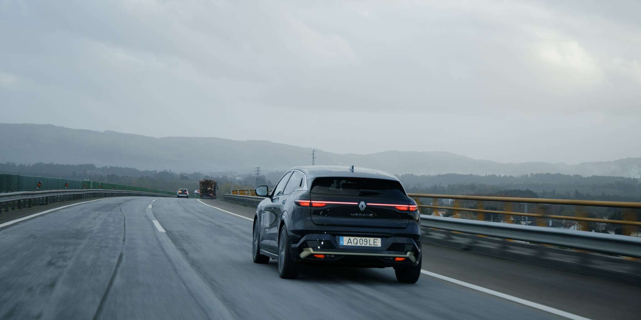 Renault Mégane E-Tech electrc na estrada, traseira