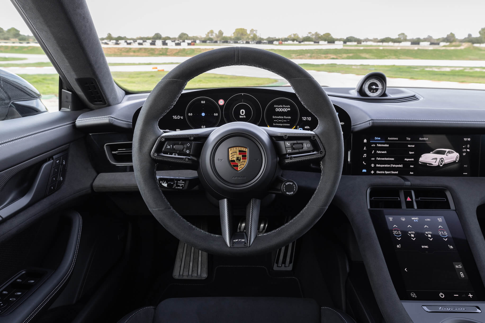 Porsche Taycan GTS interior