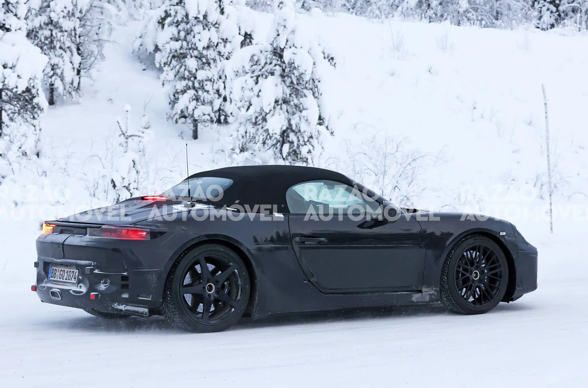 fotos-espia Porsche Boxster EV vista traseira 3/4