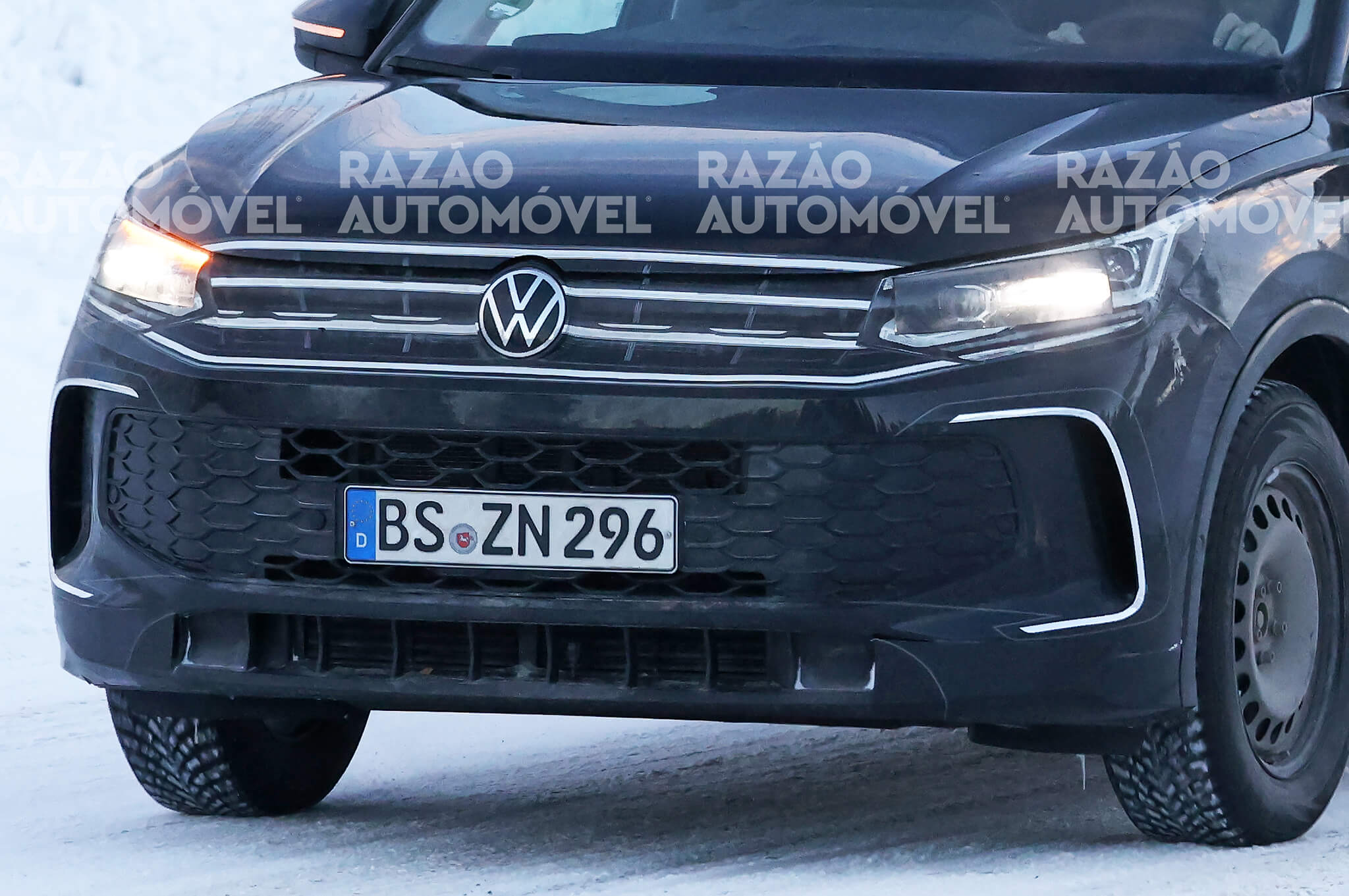 Volkswagen Tiguan fotos-espia grelha dianteira