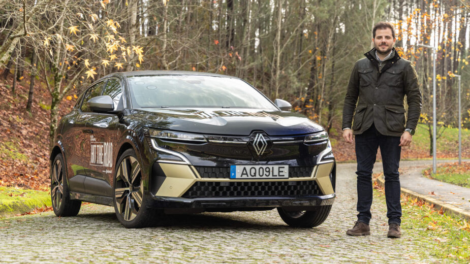 Diogo Teixeira com Renault Mégane E-Tech Electric para a série Hit the Road