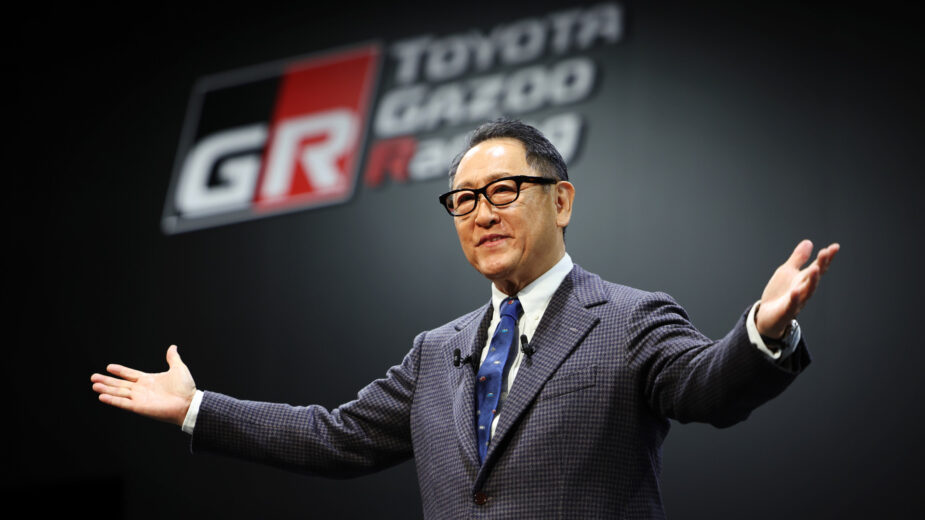 Akio Toyoda a discursar