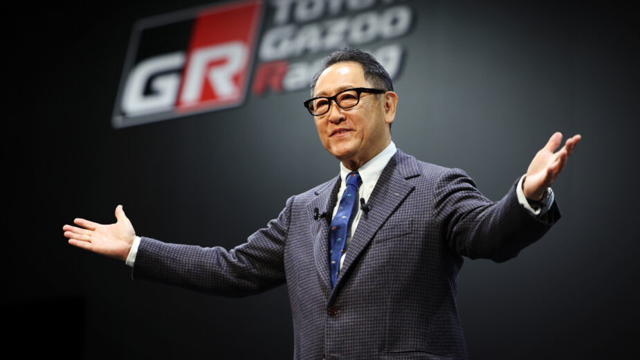 Akio Toyoda a discursar