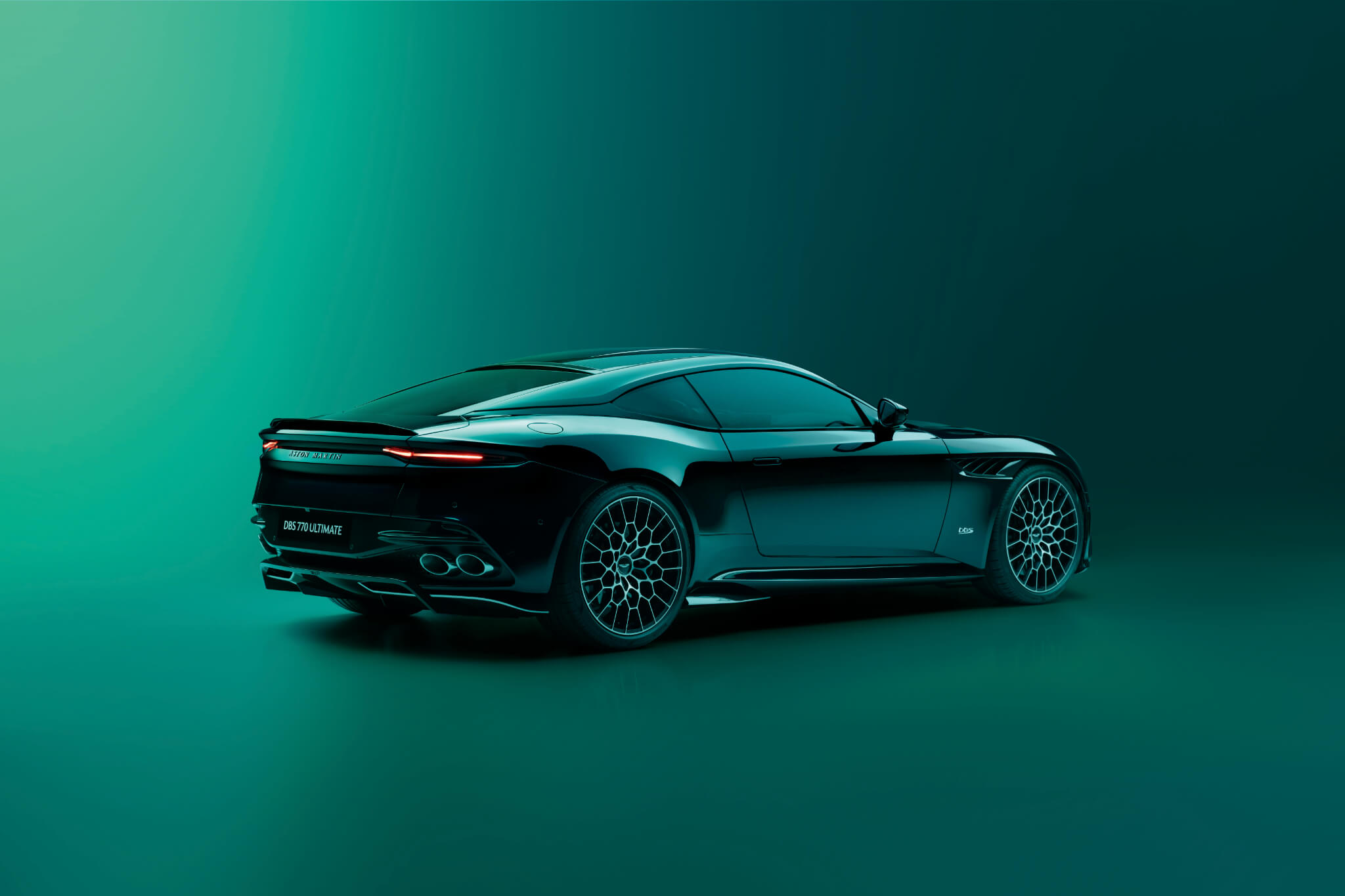 Aston Martin DBS 770 Ultimate vista traseira 3/4