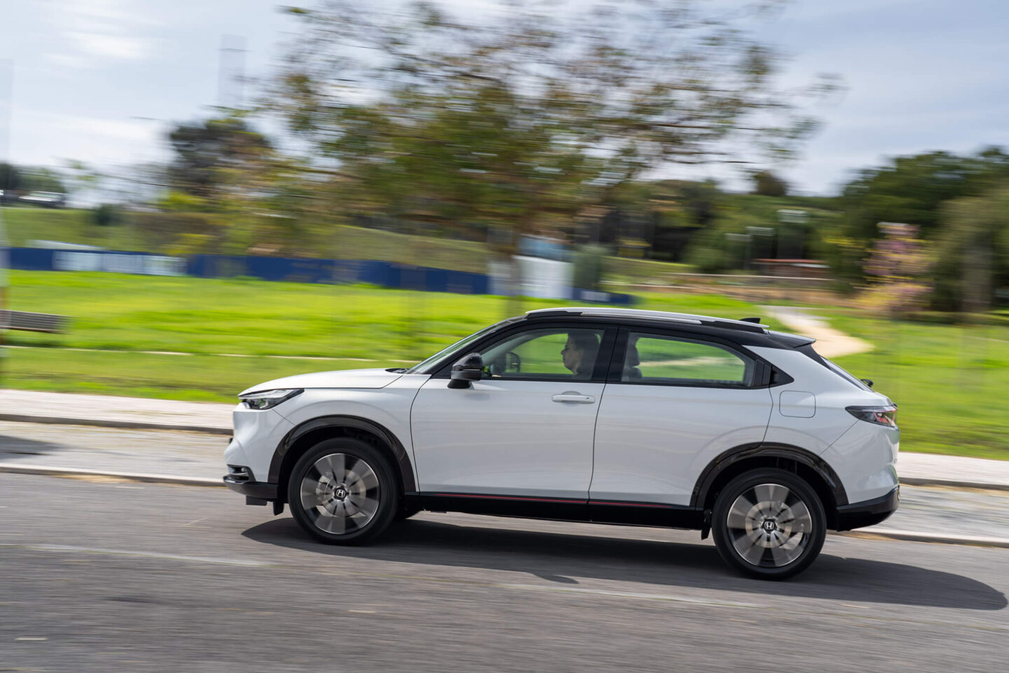 Honda HR-V em movimento de perfil