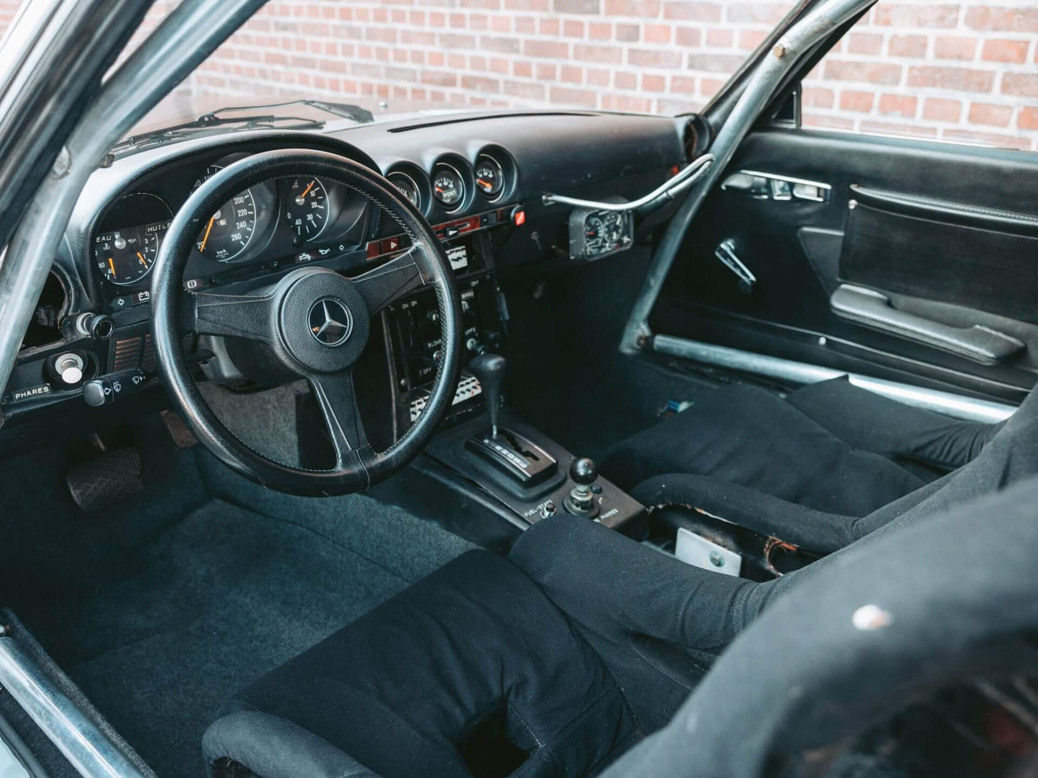 Mercedes-Benz 450 SLC 5.0 interior